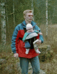 Stefan Nilsson med dotter på grunden till Bosjö stationshus 2000